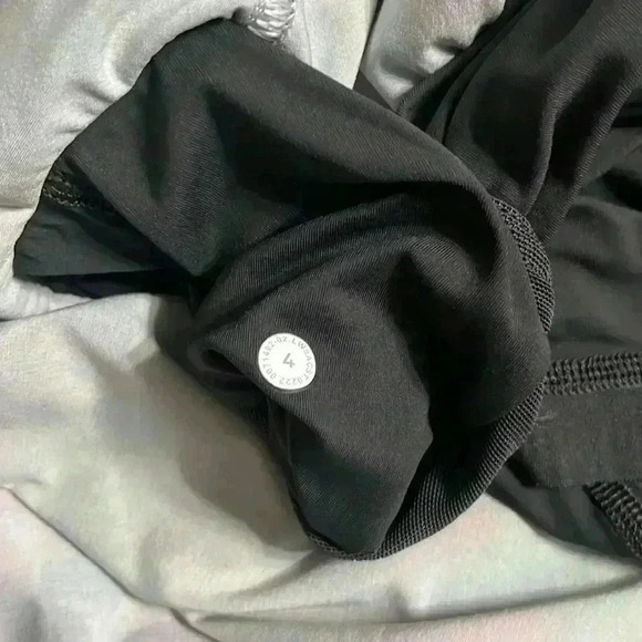 Lululemon Side-Pleat High-Rise Skirt 
Vivid Floral Tone Multi / Graphite Grey - Picture 8 of 10